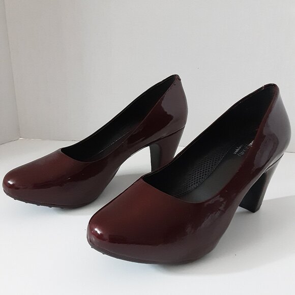 Easy Spirit Leather Pumps - Picture 1 of 3